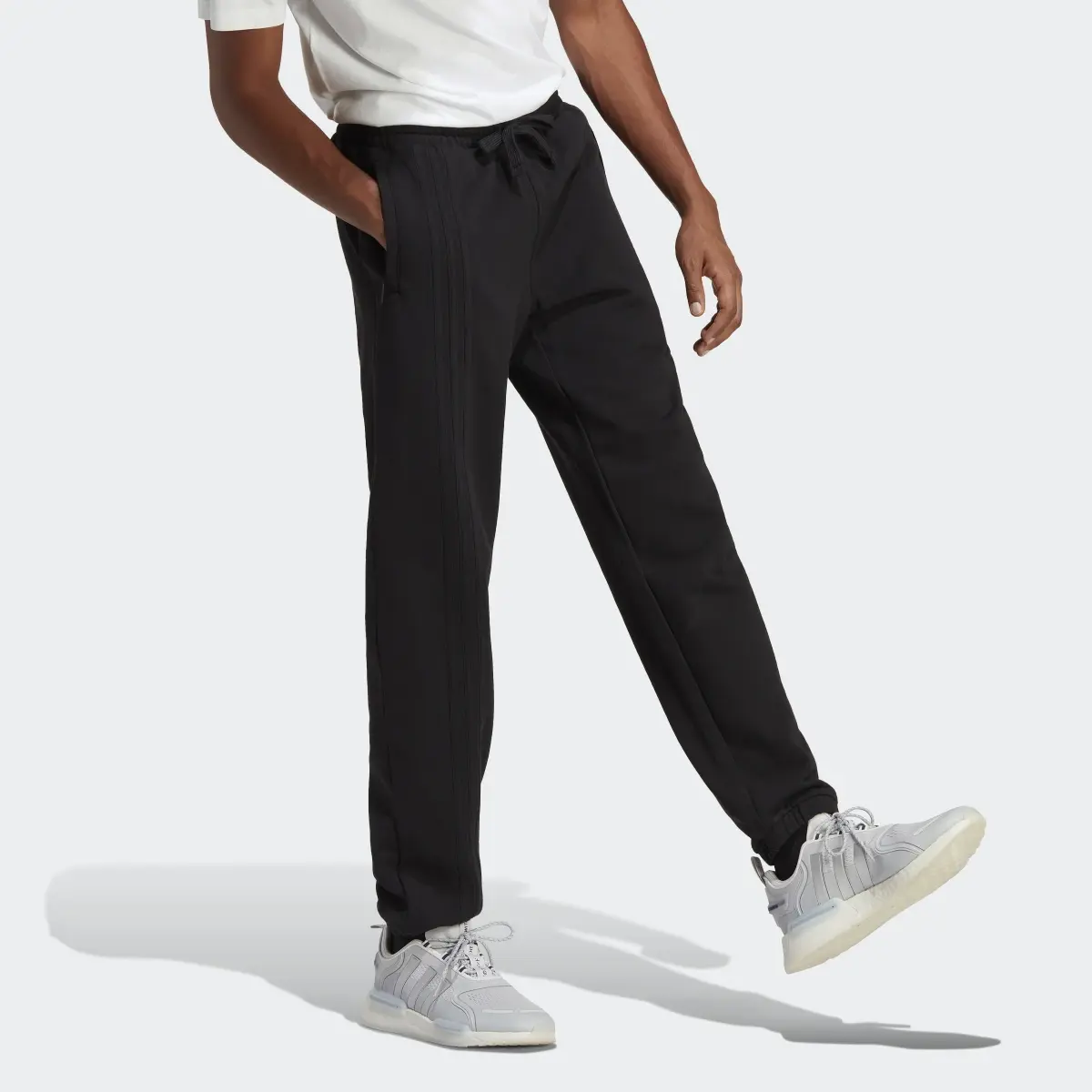 Adidas Pantalon de survêtement adidas RIFTA City Boy Essential. 1