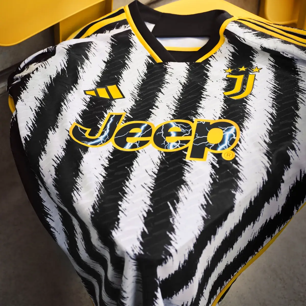 Adidas Camisola Principal Oficial 23/24 da Juventus. 2