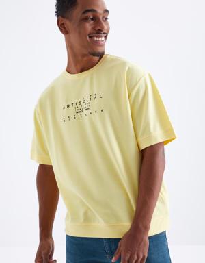Sarı Küçük Yazı Nakışlı O Yaka Erkek Oversize T-Shirt - 88103