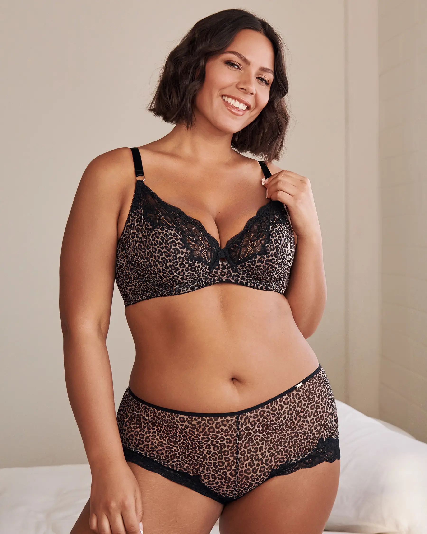 La Vie en Rose Leopard Print Unlined Lace and Mesh Bra. 2