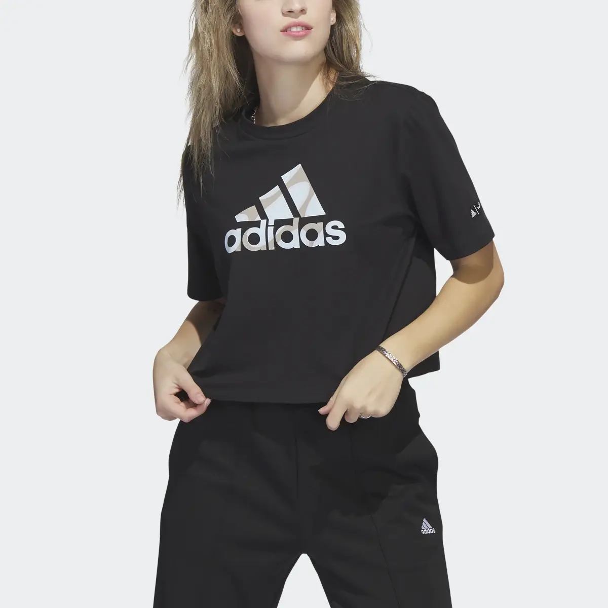 Adidas Camiseta corta Marimekko. 1