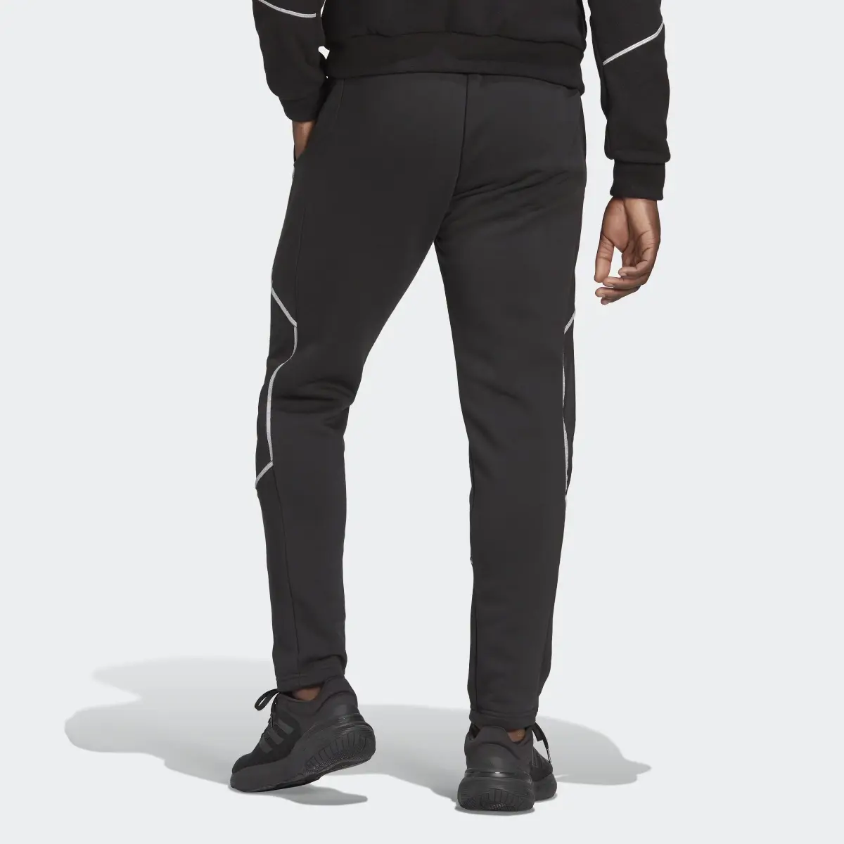 Adidas Calças em Fleece Essentials. 2