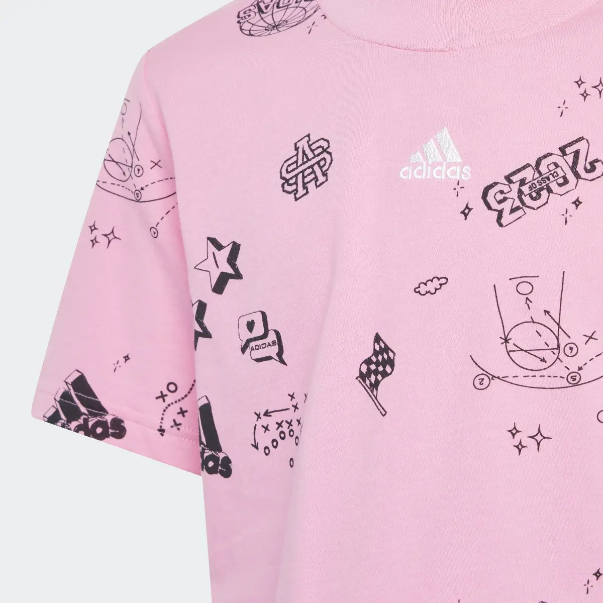 Adidas Brand Love Allover Print Kids Crop Tişört. 3