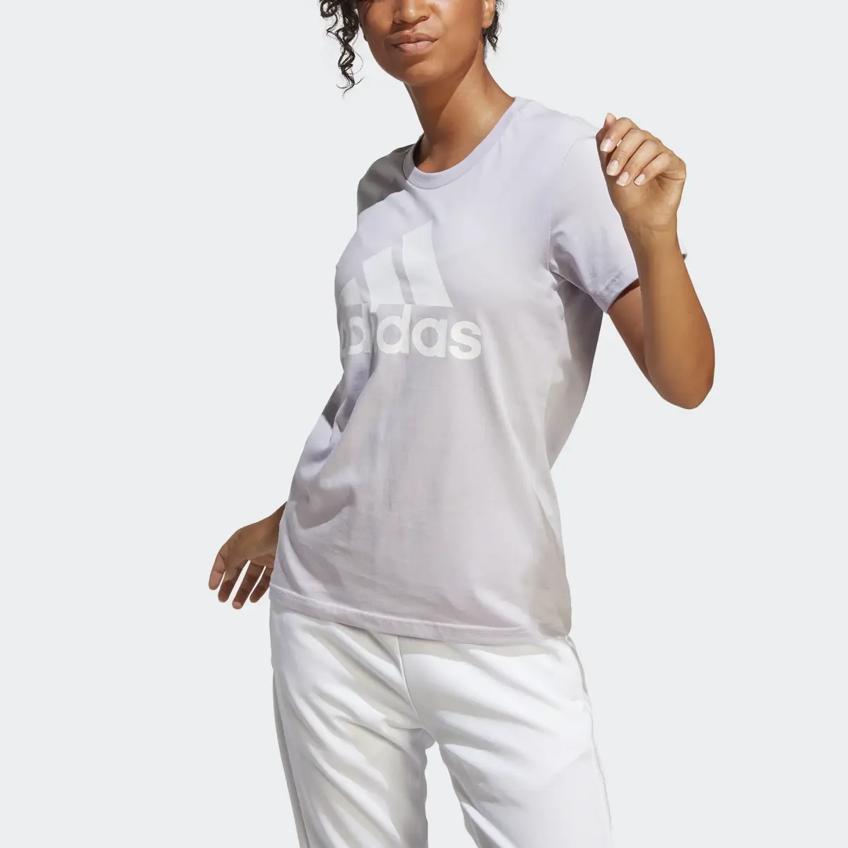 Adidas LOUNGEWEAR Essentials Logo Tişört. 1