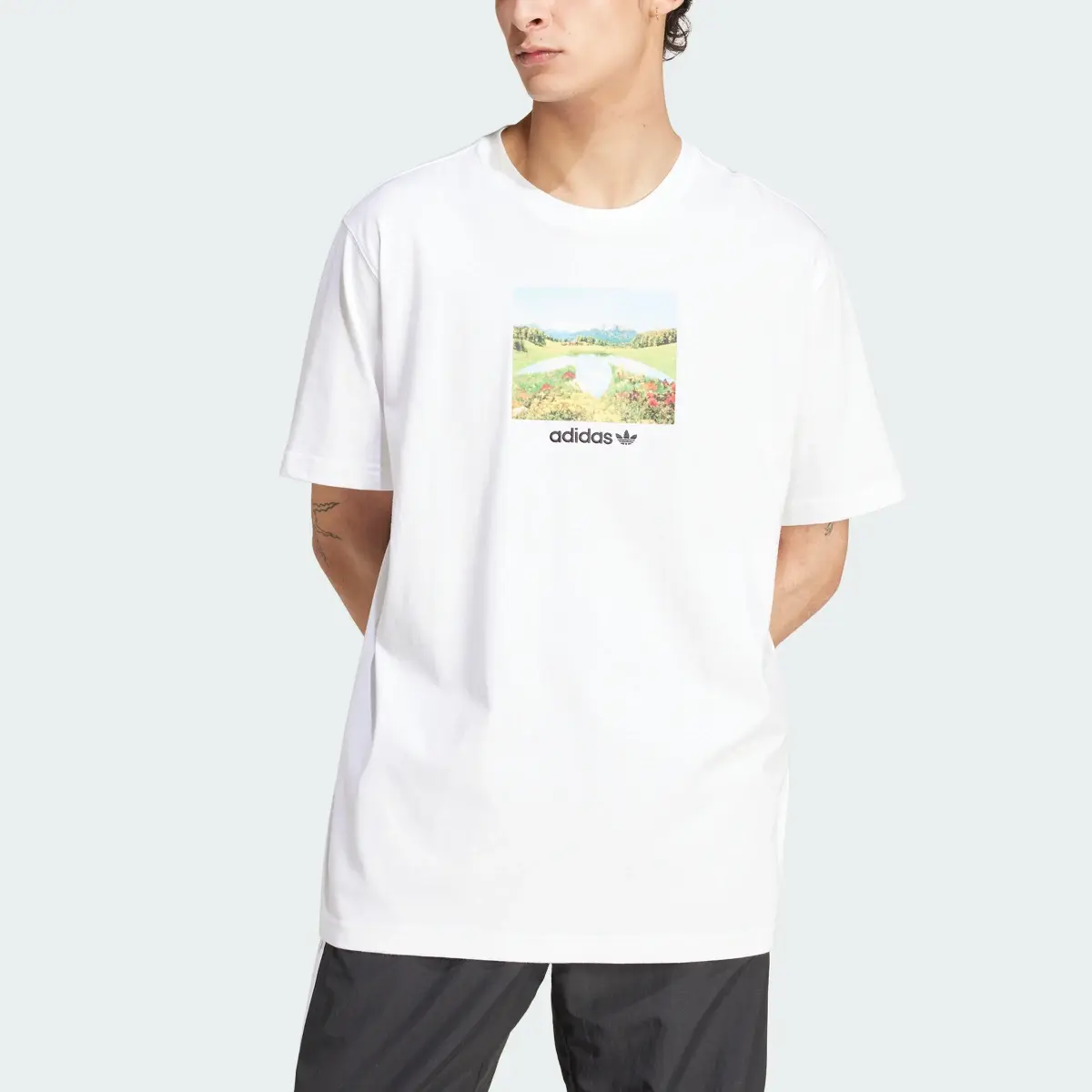 Adidas GRAPHIC TEE. 1