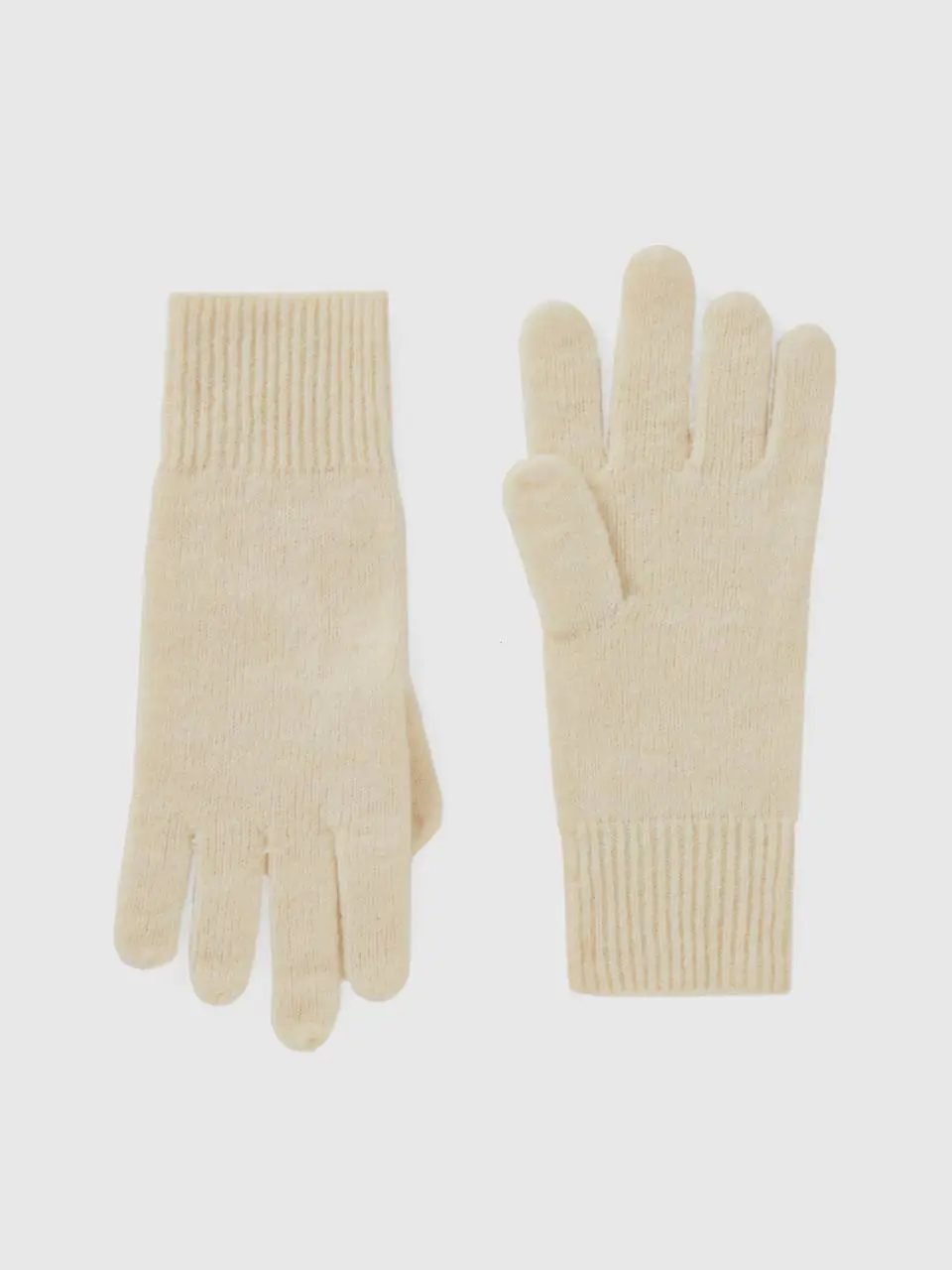 Benetton gloves in recycled yarn. 1