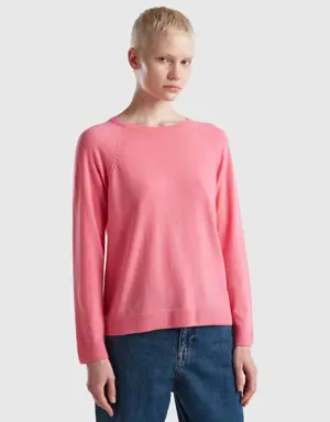 pink crew neck sweater in cashmere and wool blend
