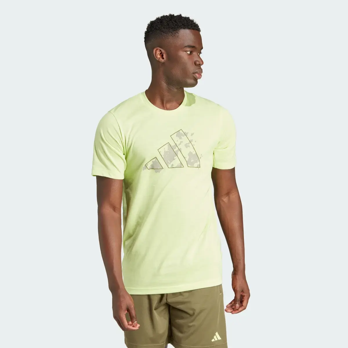 Adidas Playera de entrenamiento Essentials Seasonal Graphic Tee. 2