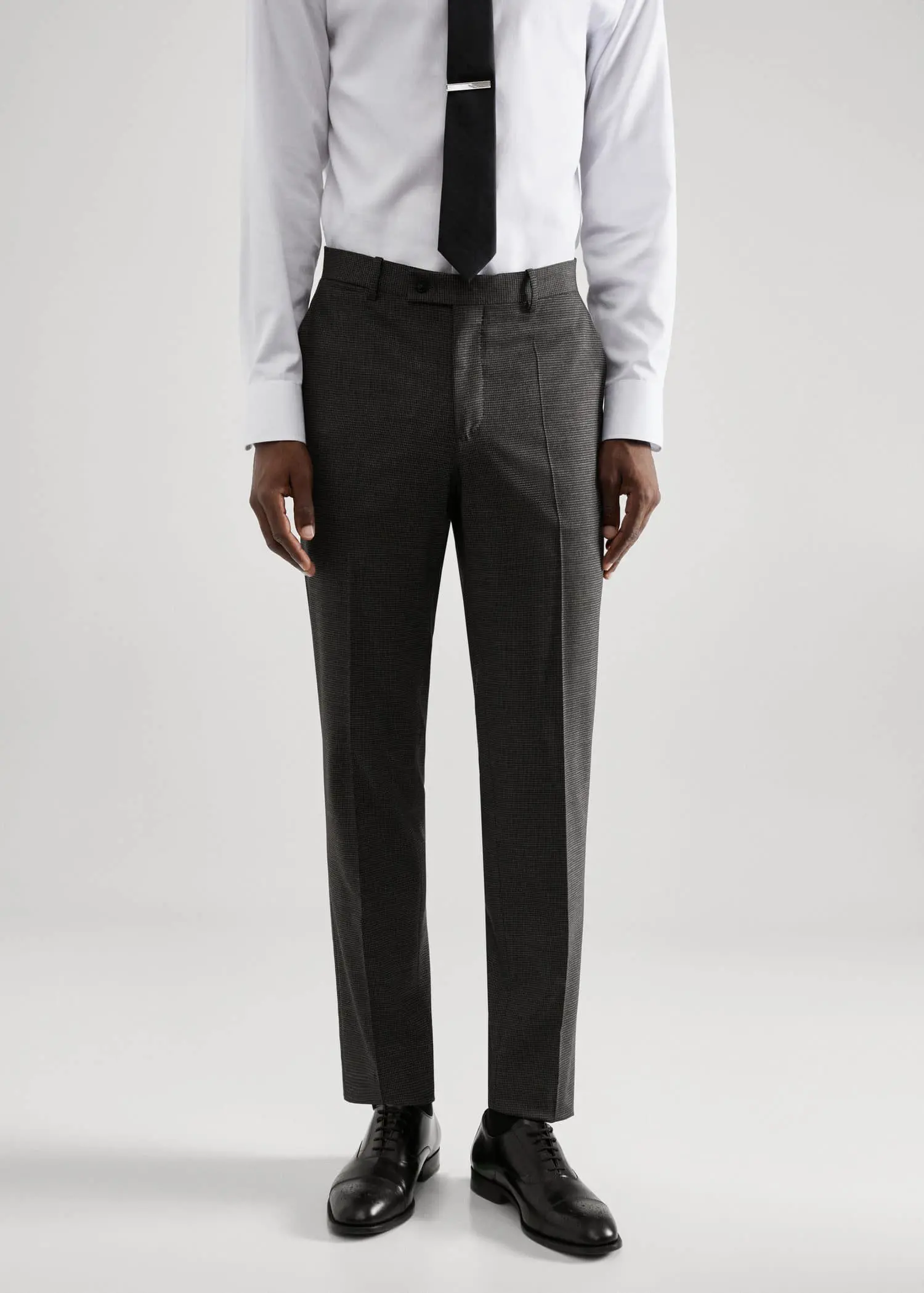 Mango Slim Fit-Anzughose aus Wolle mit Hahnetrittmuster. 2