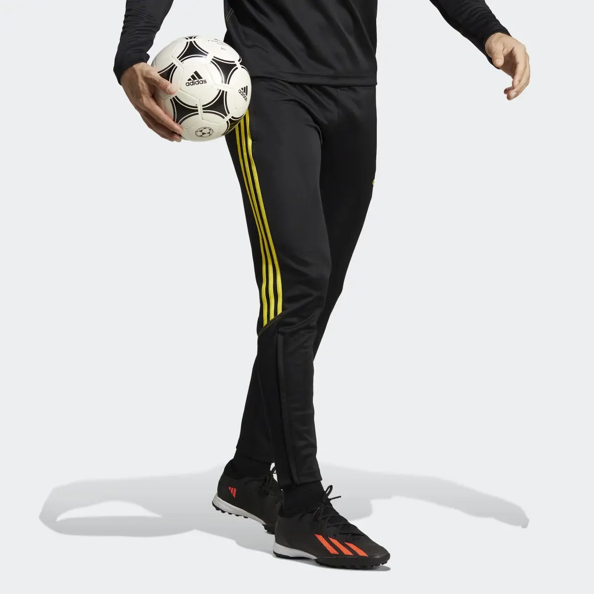 Adidas Pantaloni da allenamento Tiro 23 Club. 3