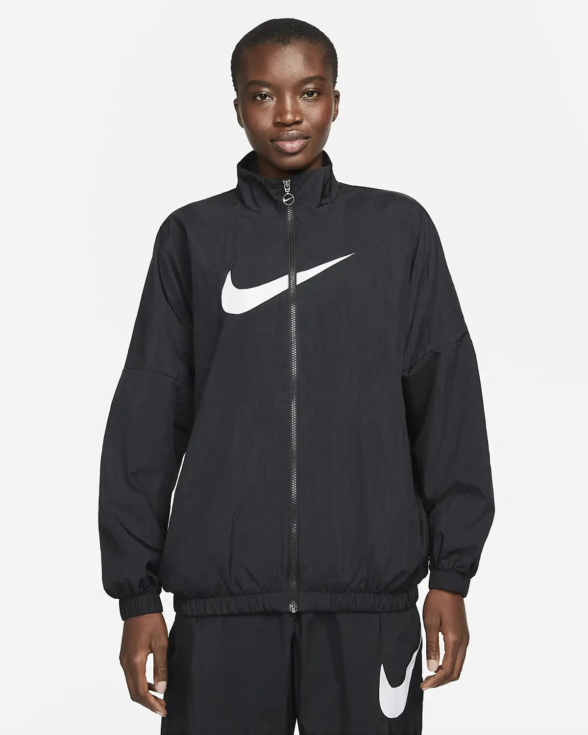 Nike Sportswear Essential. 1