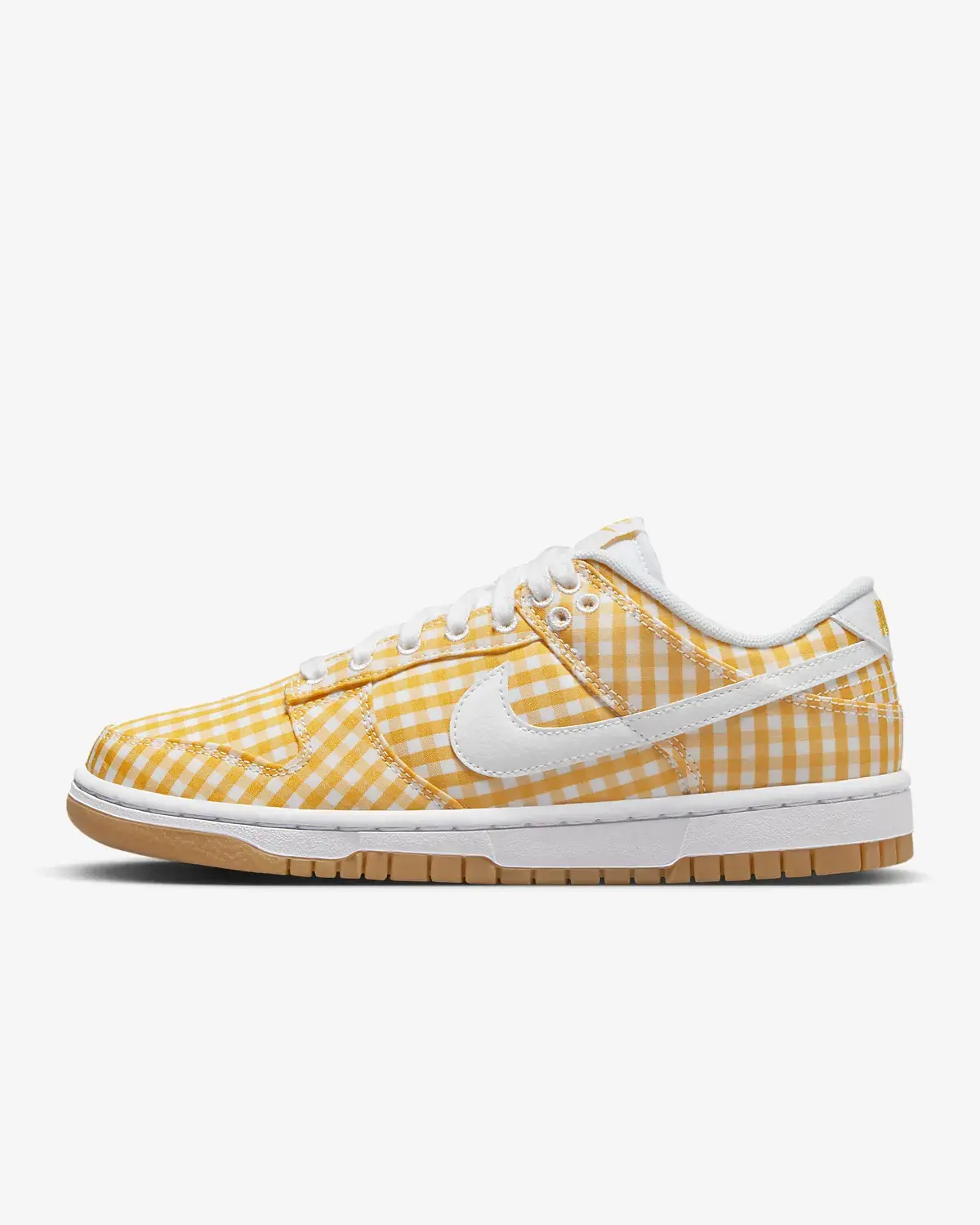 Nike Dunk Low. 1