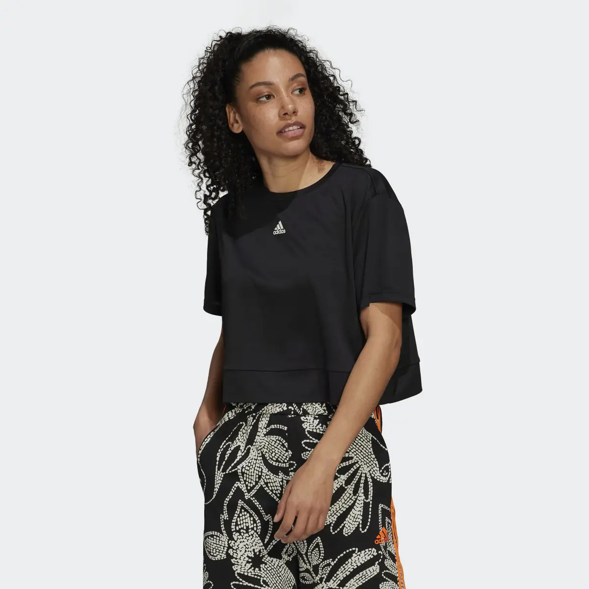 Adidas AEROREADY Studio Loose Crop Tee. 2