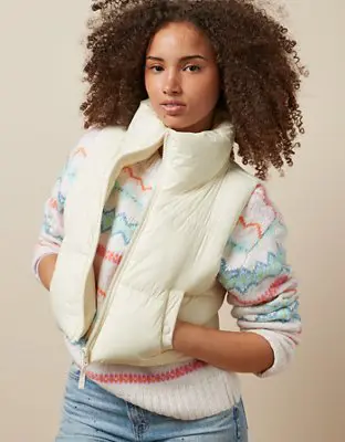 American Eagle Cropped Puffer Vest. 1