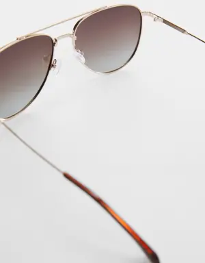 Polarised sunglasses