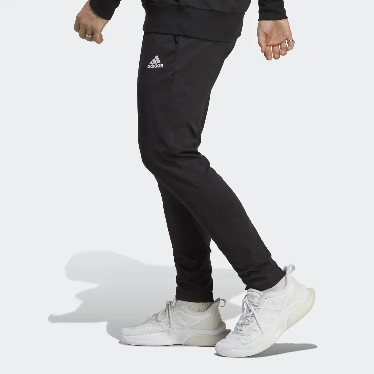 Adidas Pantalon fuselé à ourlet ouvert en jersey Essentials. 2