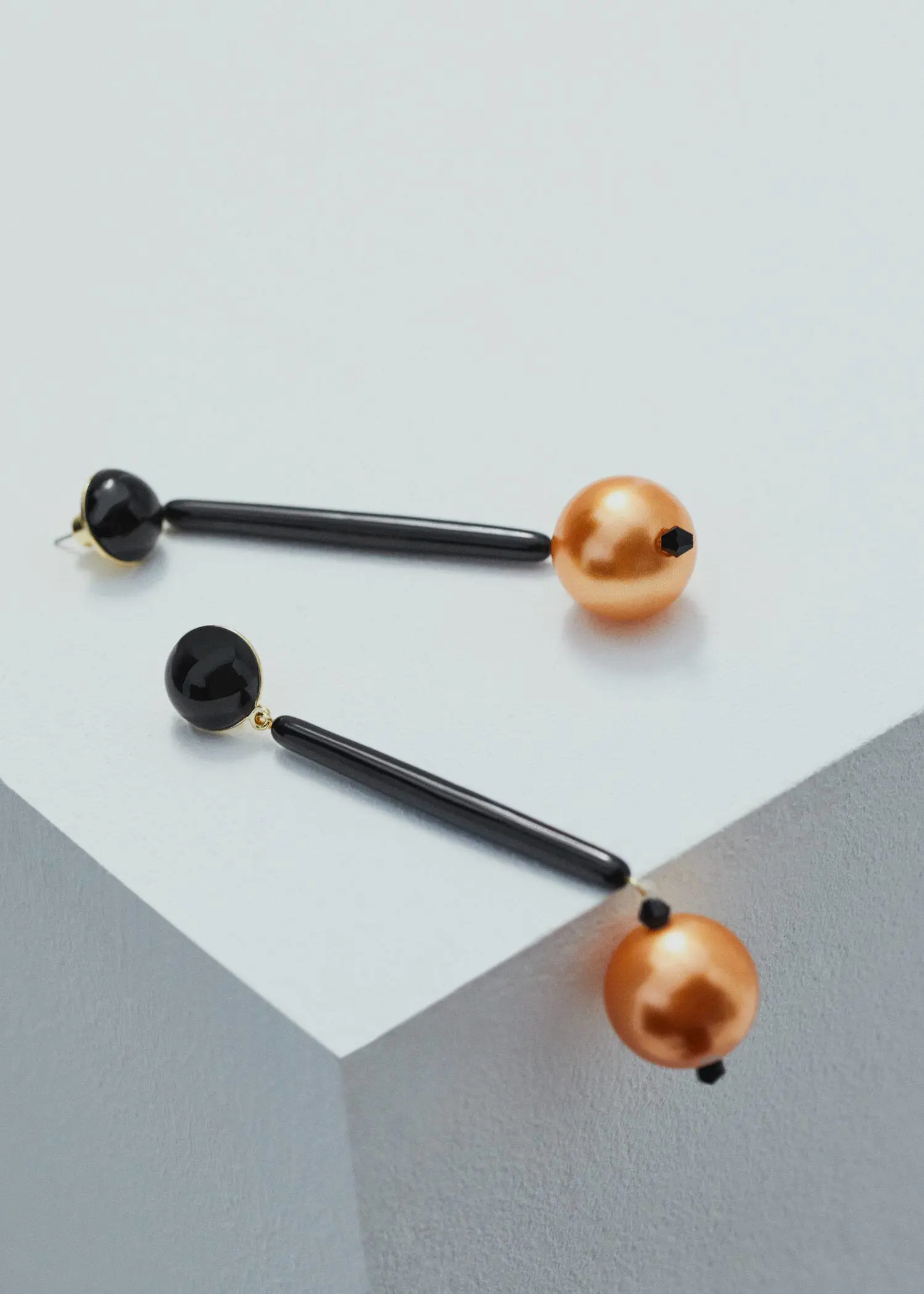 Mango Boucles d’oréilles rigides detail perles. 3