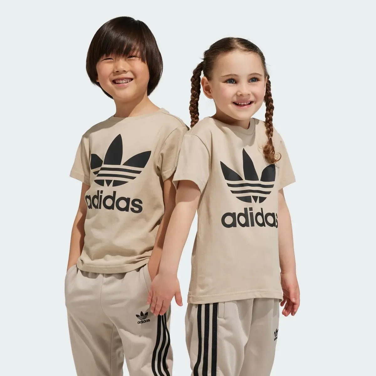 Adidas Adicolor Trefoil Tee. 1