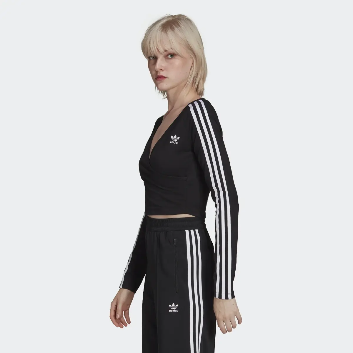 Adidas Adicolor Classics Cropped Long Sleeve Tee. 3