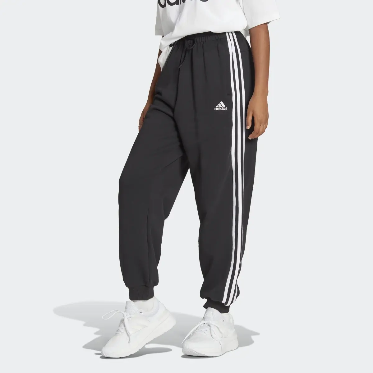 Adidas Pants Essentials 3 Franjas Tela French Terry Ajuste Holgado. 1