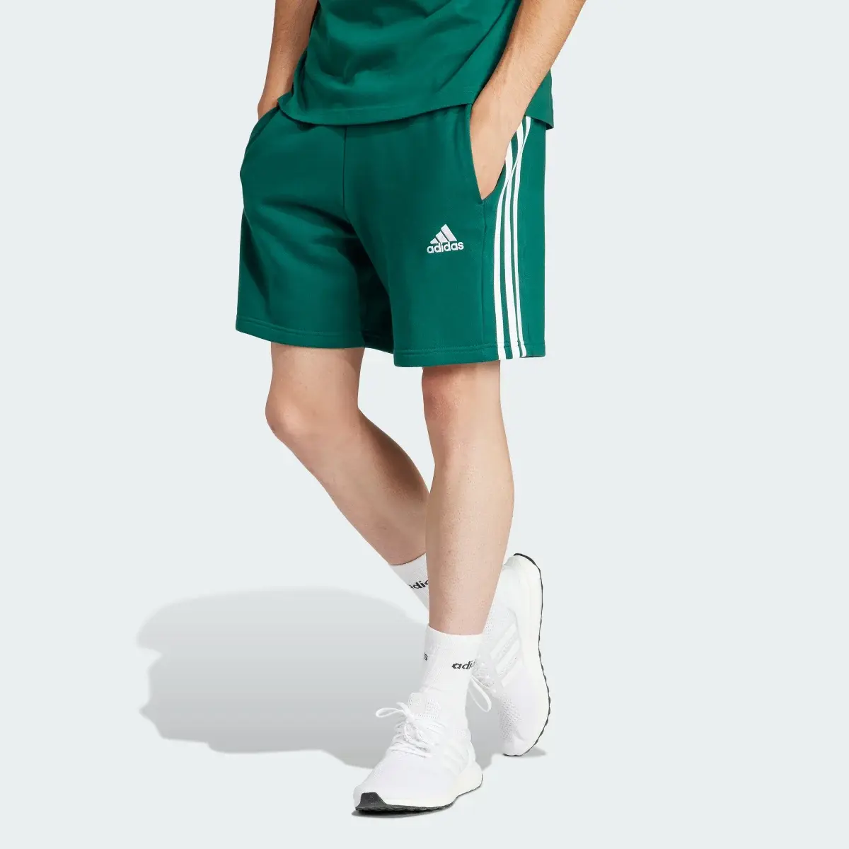 Adidas Pantalón corto Essentials French Terry 3 bandas. 1