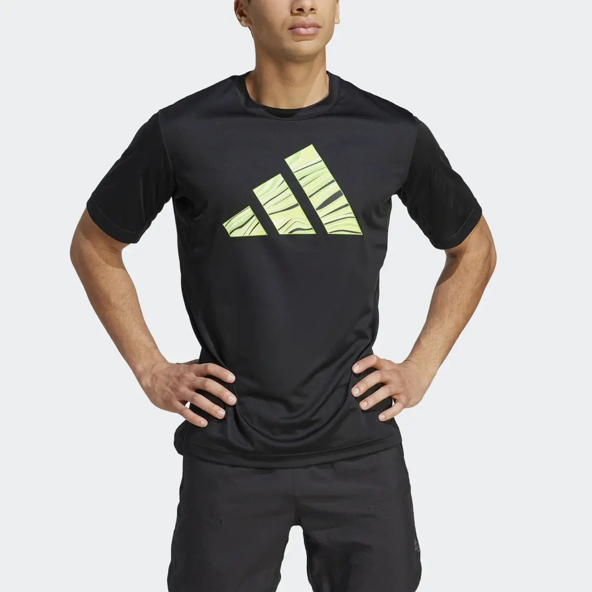 Adidas HIIT Graphic Slogan Training Tişörtü. 1