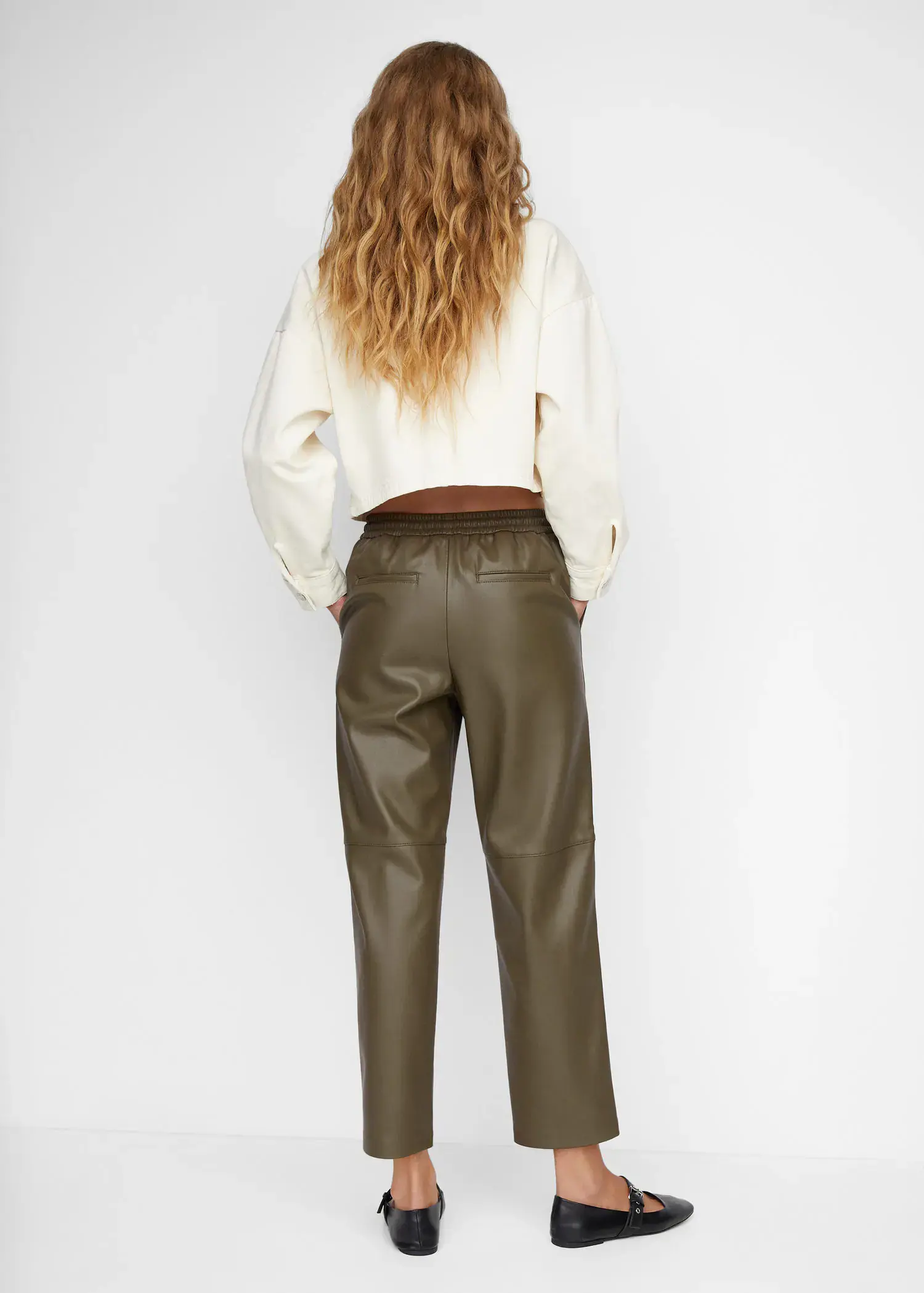 Mango Leather-effect elastic waist trousers. 3
