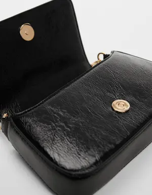 Patent leather-effect chain bag
