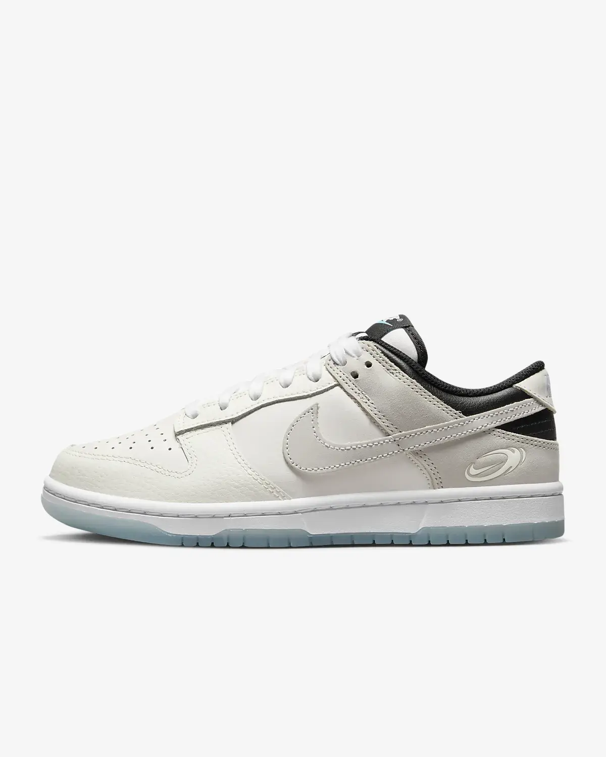 Nike Dunk Low SE. 1