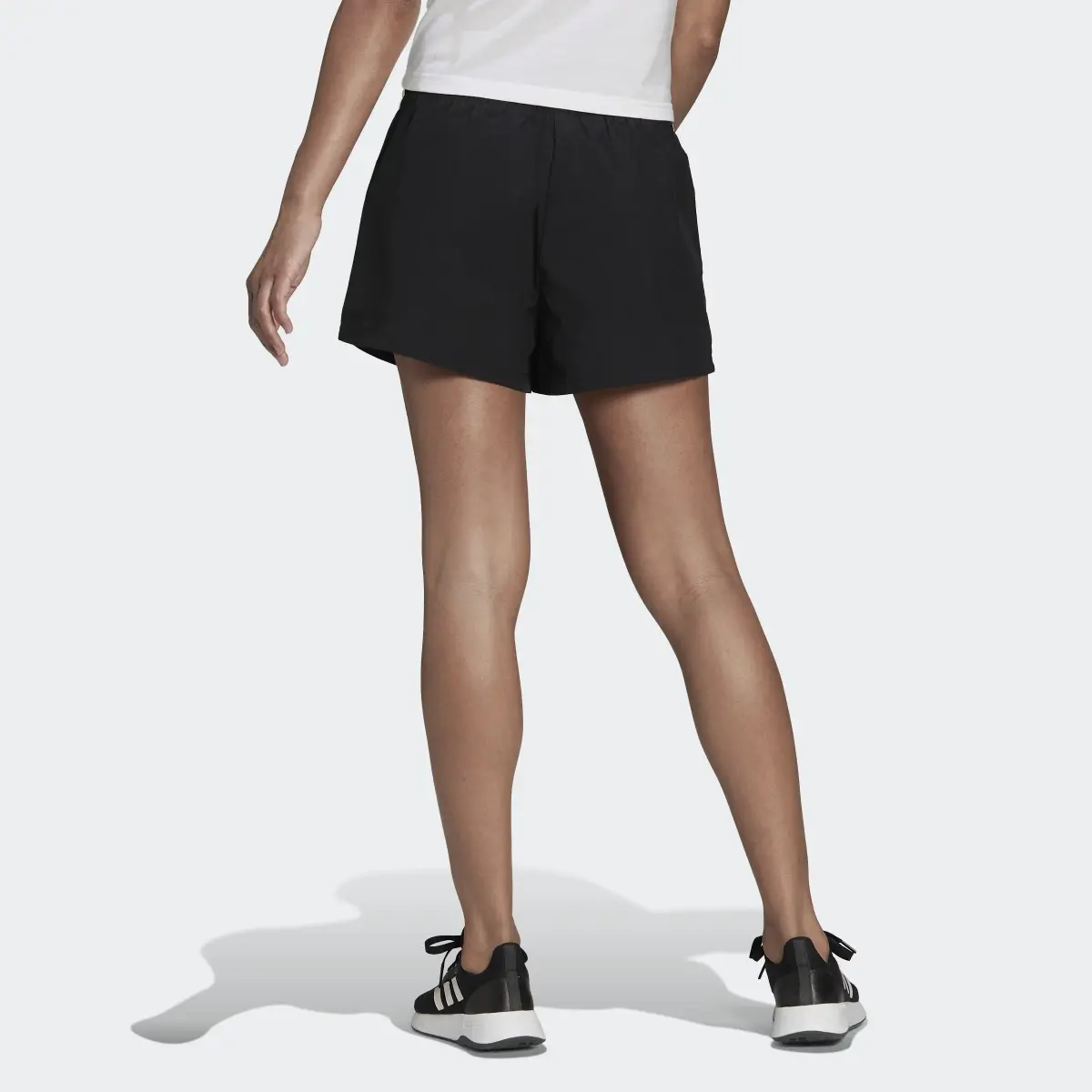 Adidas Essentials 3-Streifen Woven Loose Fit Shorts. 2