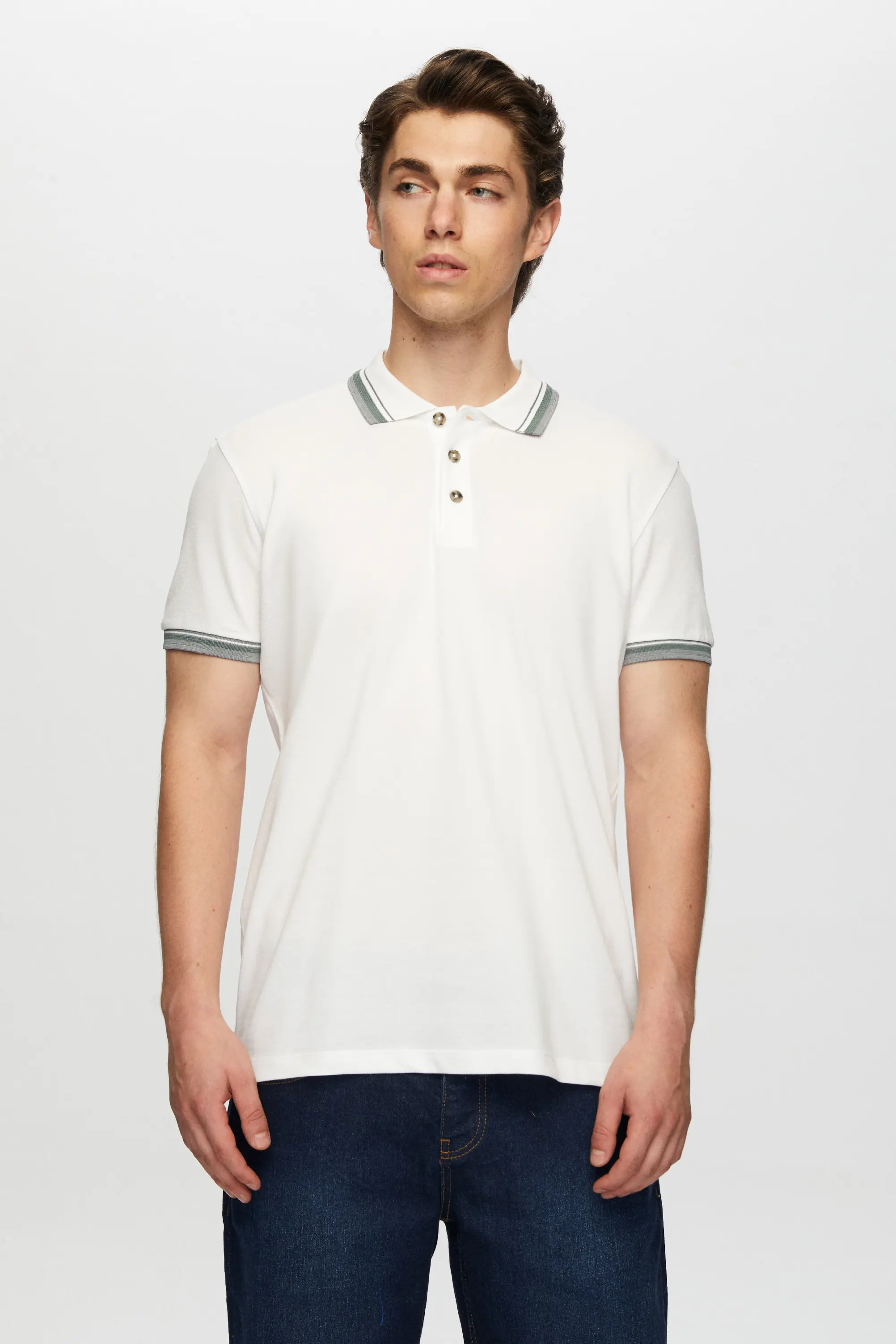 Damat Tween Tween Beyaz Düğmeli Polo Yaka T-Shirt. 1