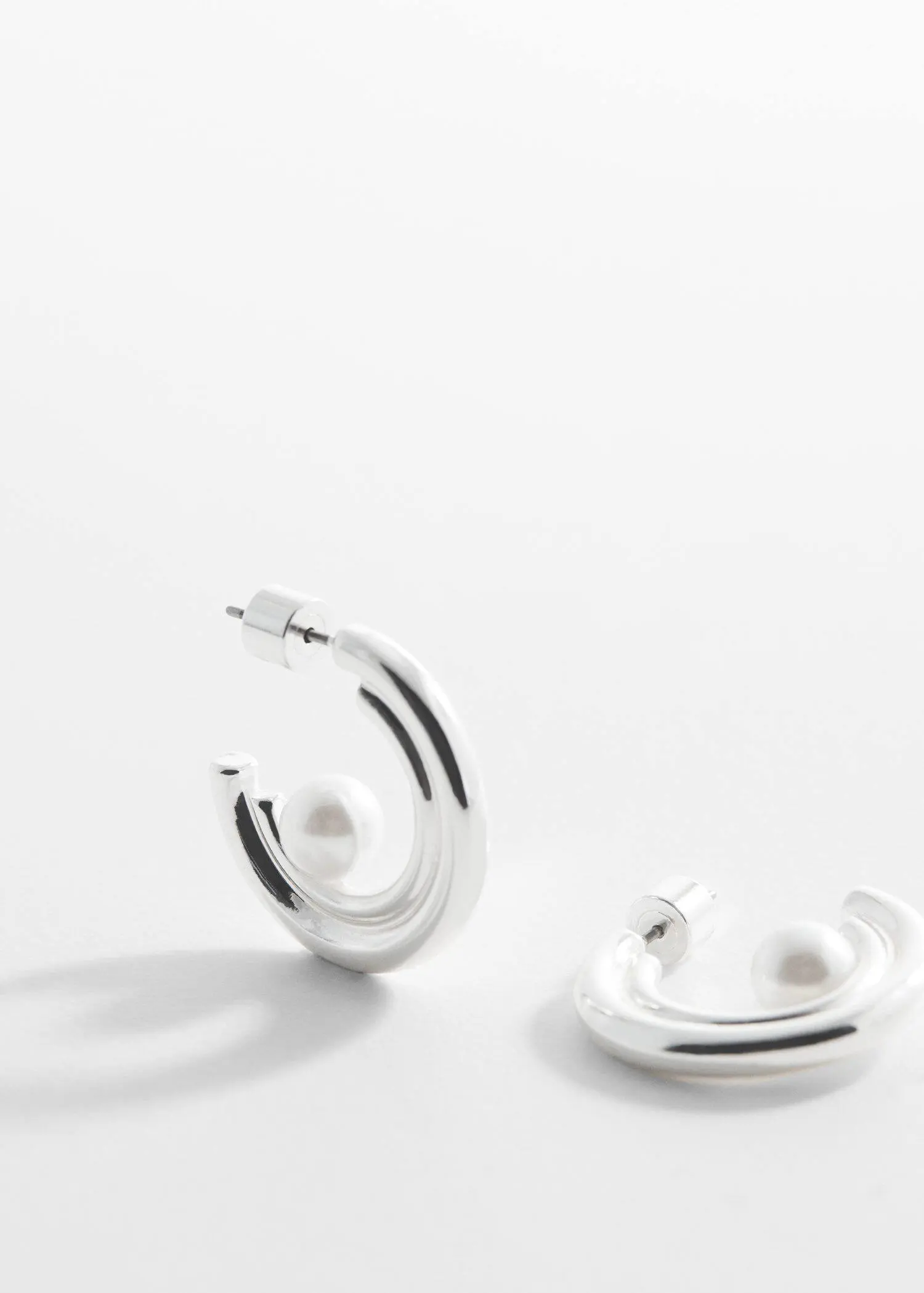 Mango Pearl-detail hoop earrings. 1