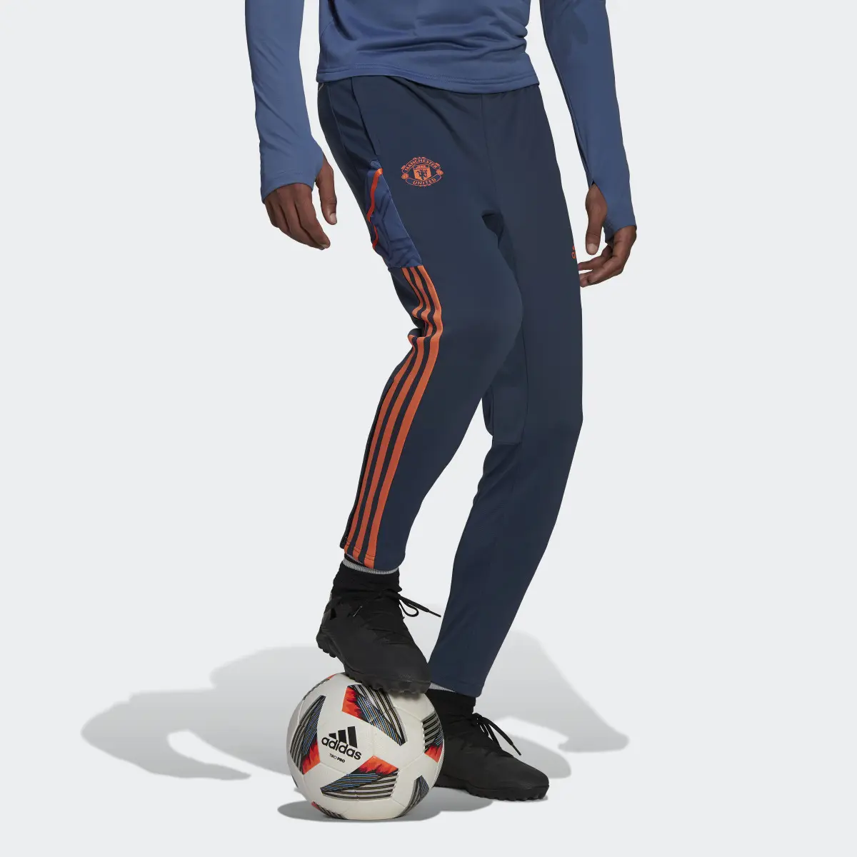 Adidas Manchester United Condivo 22 Training Pants. 3