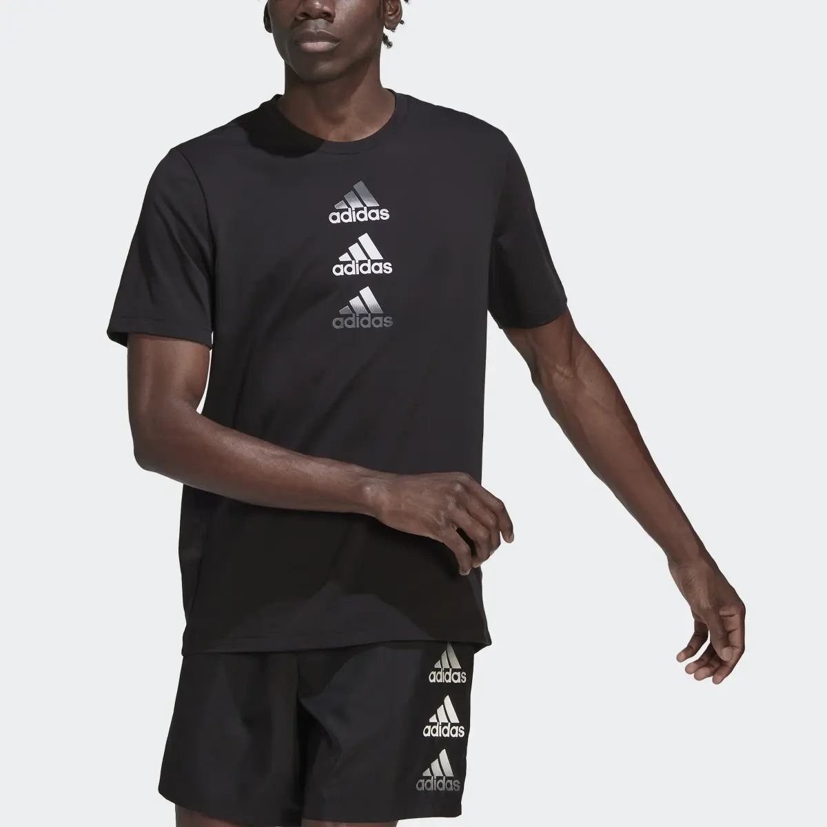 Adidas Playera Designed to Move Logo. 1