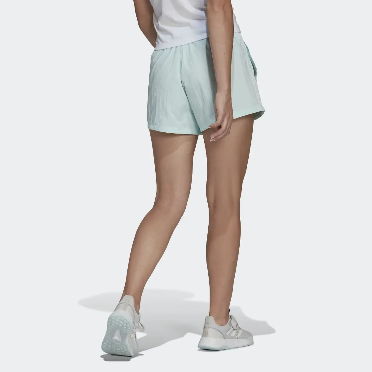Adidas Short en toile Essentials 3-Stripes (Coupe ample). 3