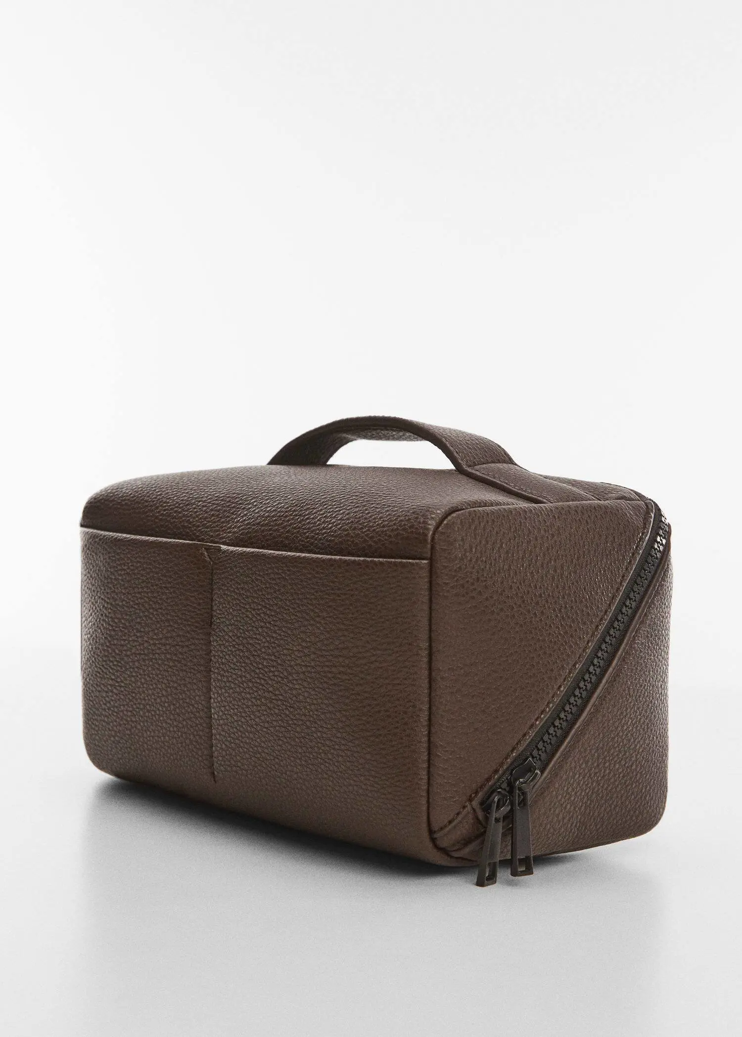 Mango Pebbled leather-effect toiletry bag. 2