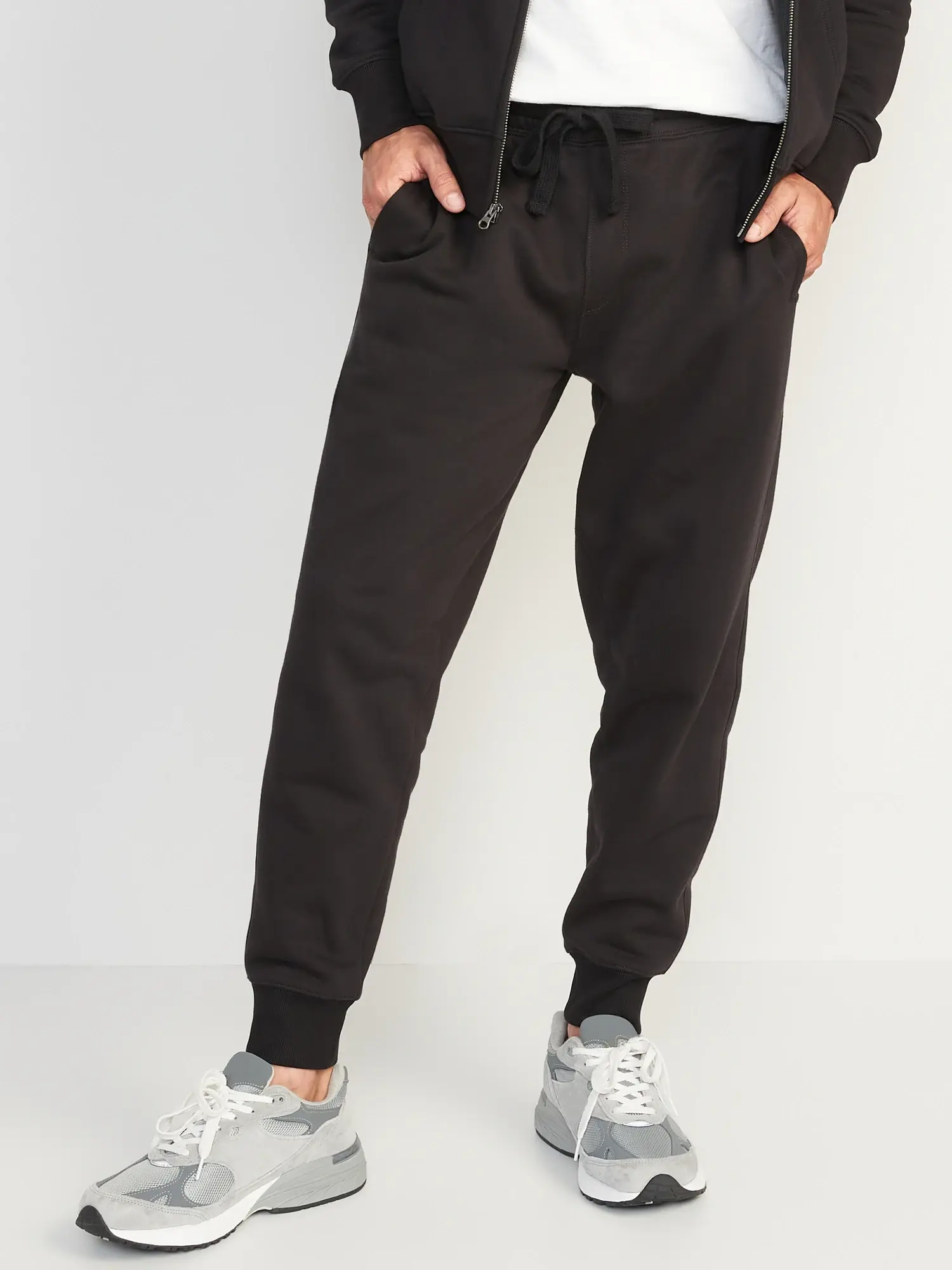 Old Navy Tapered Jogger Sweatpants black. 1