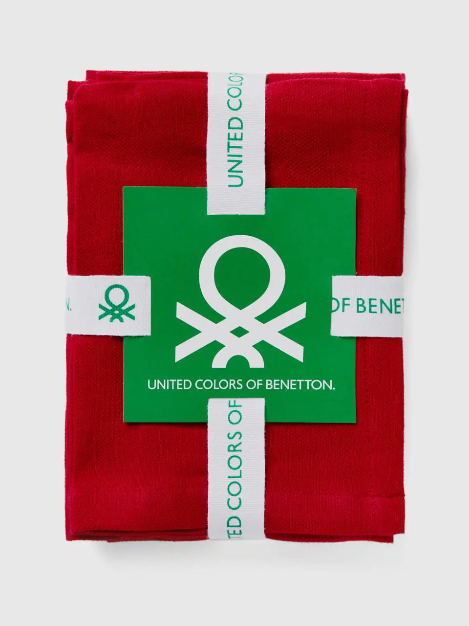 Benetton four red napkins. 1