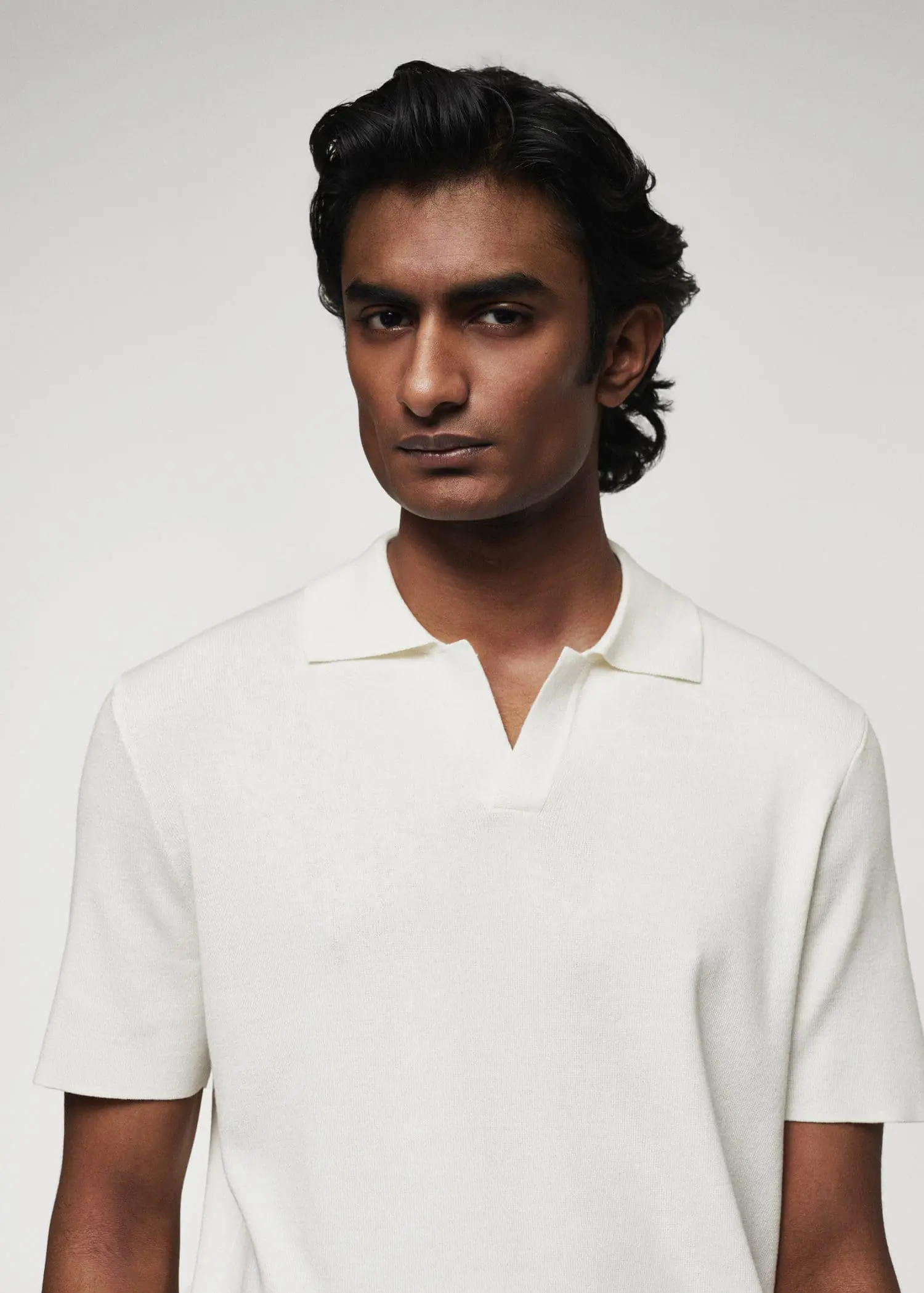 Mango Fine-knit polo shirt. a man in a white shirt is posing for a picture. 
