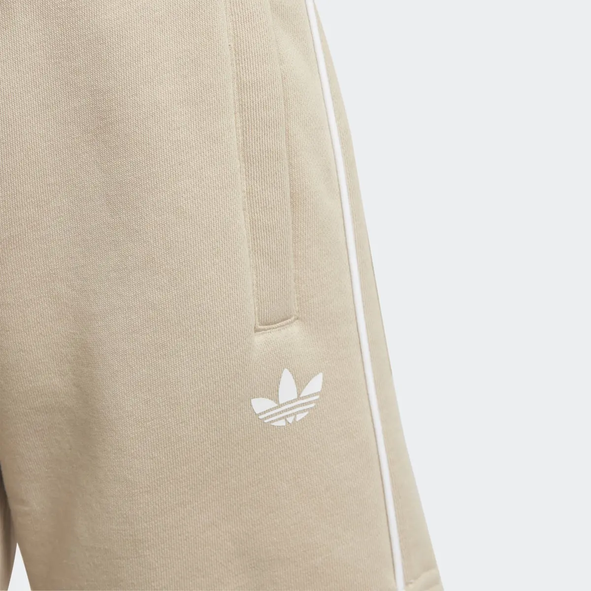 Adidas Adicolor Shorts and Tee Set. 3