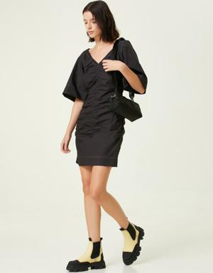 Siyah V Yaka Büzgü Detaylı Mini Elbise