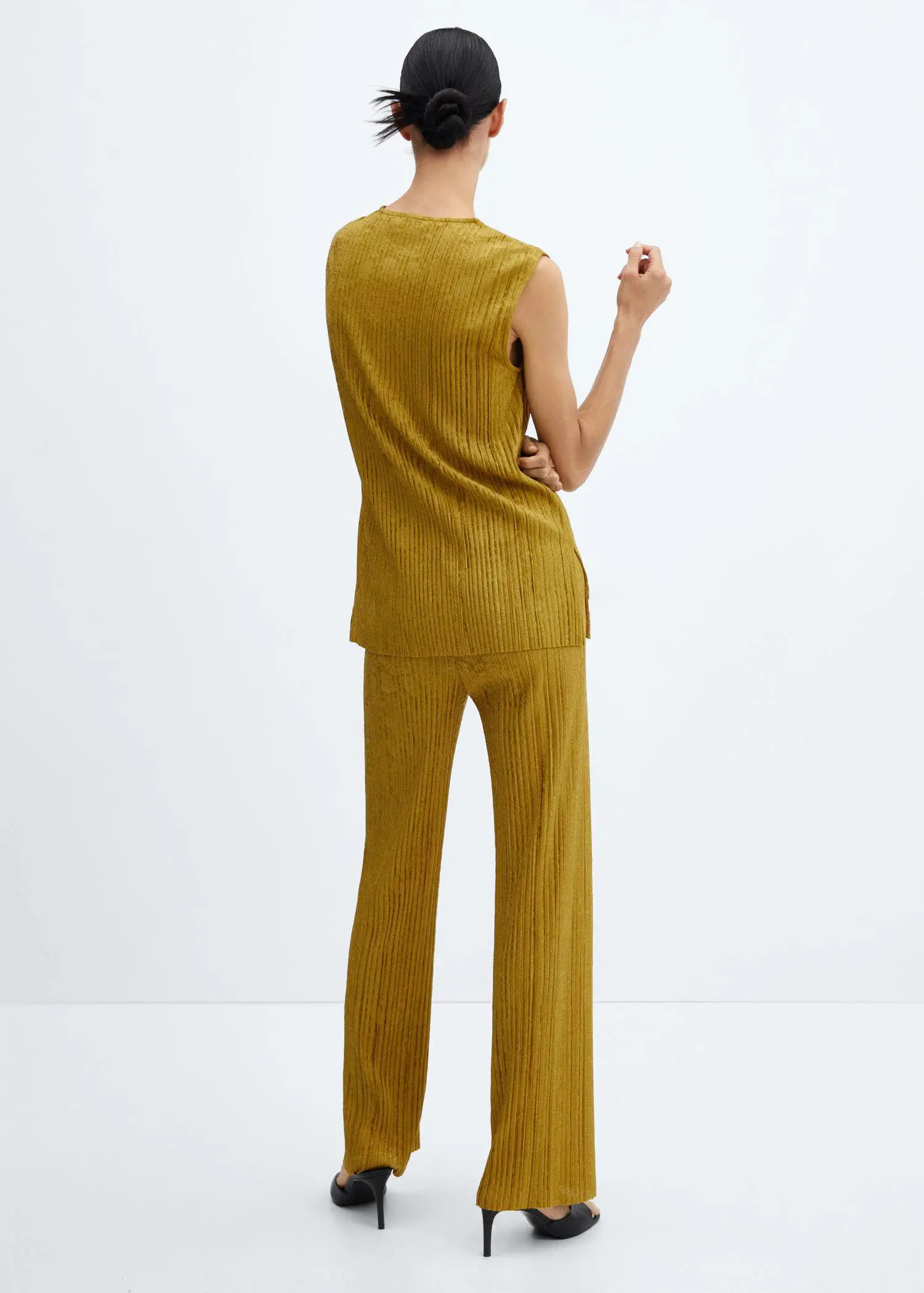 Mango Pleated straight trousers. 3