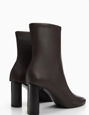 Rounded toe leather ankle boots