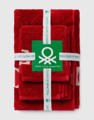 red towel set with polka dot edge