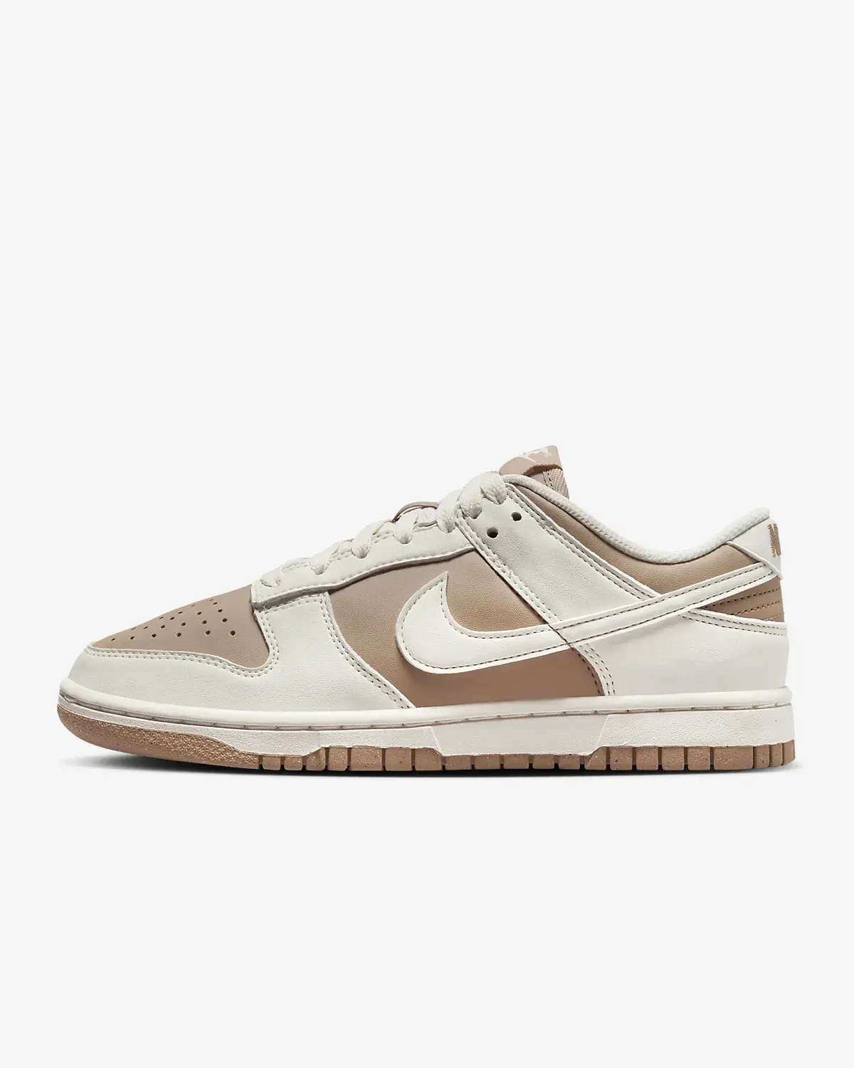 Nike Dunk Low. 1