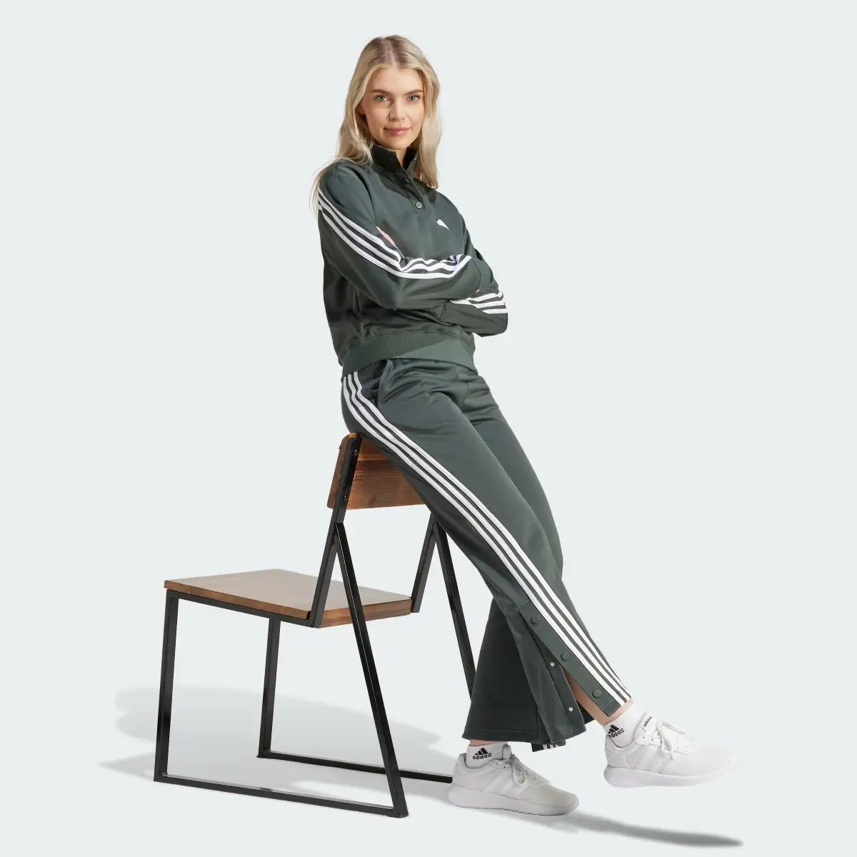 Adidas Iconic Wrapping 3-Stripes Snap Trackpant. 3