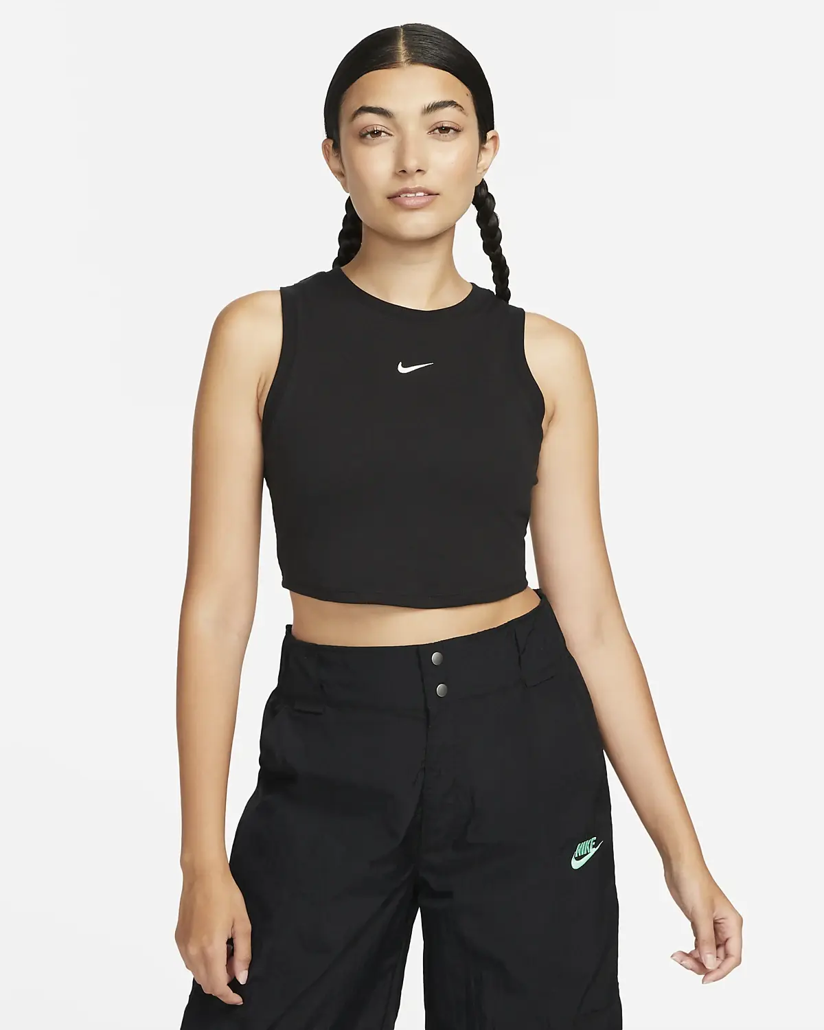 Nike Sportswear Essentials. 1