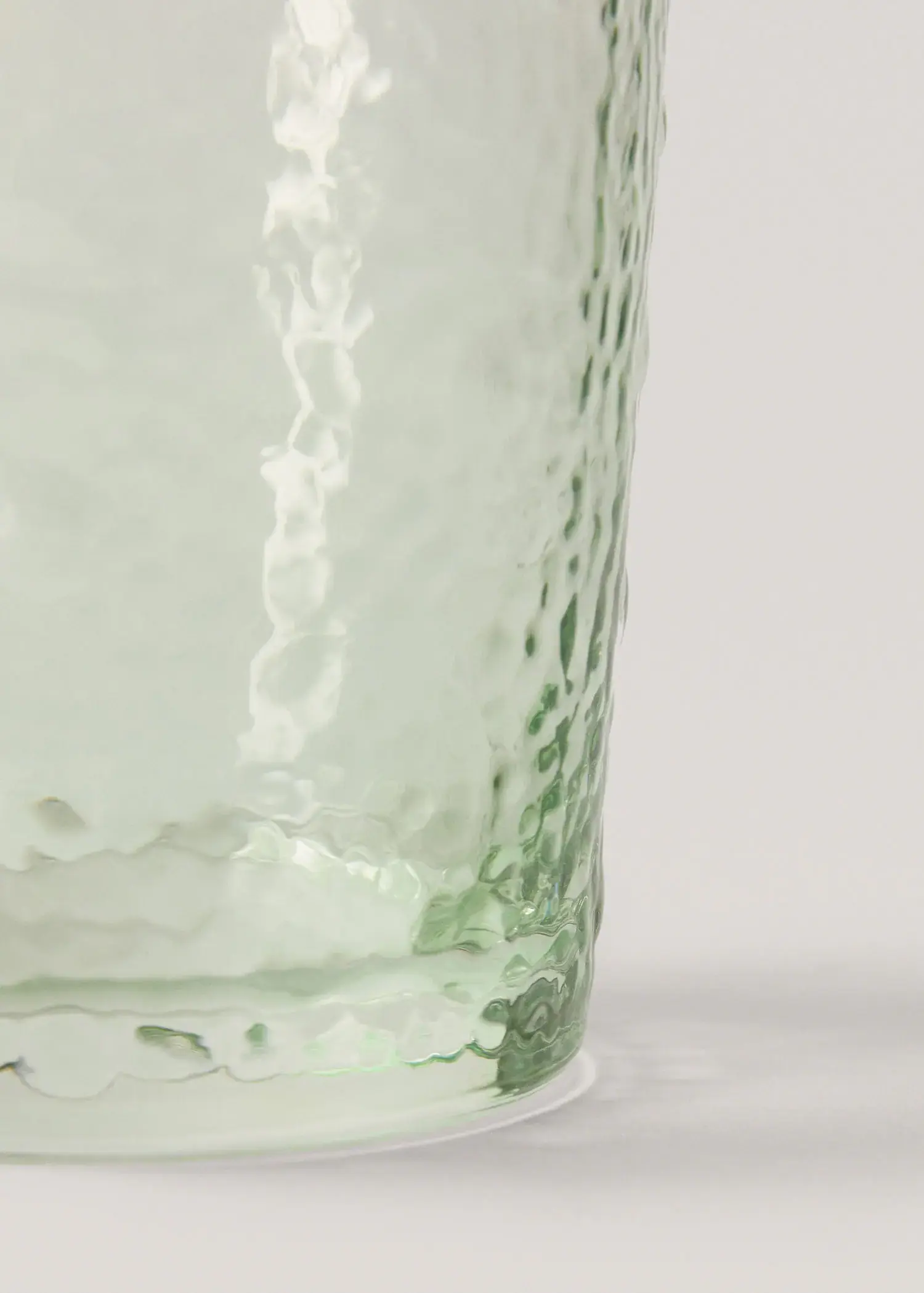 Mango Trinkglas aus 100 % Glas mit Reliefprägung. 2