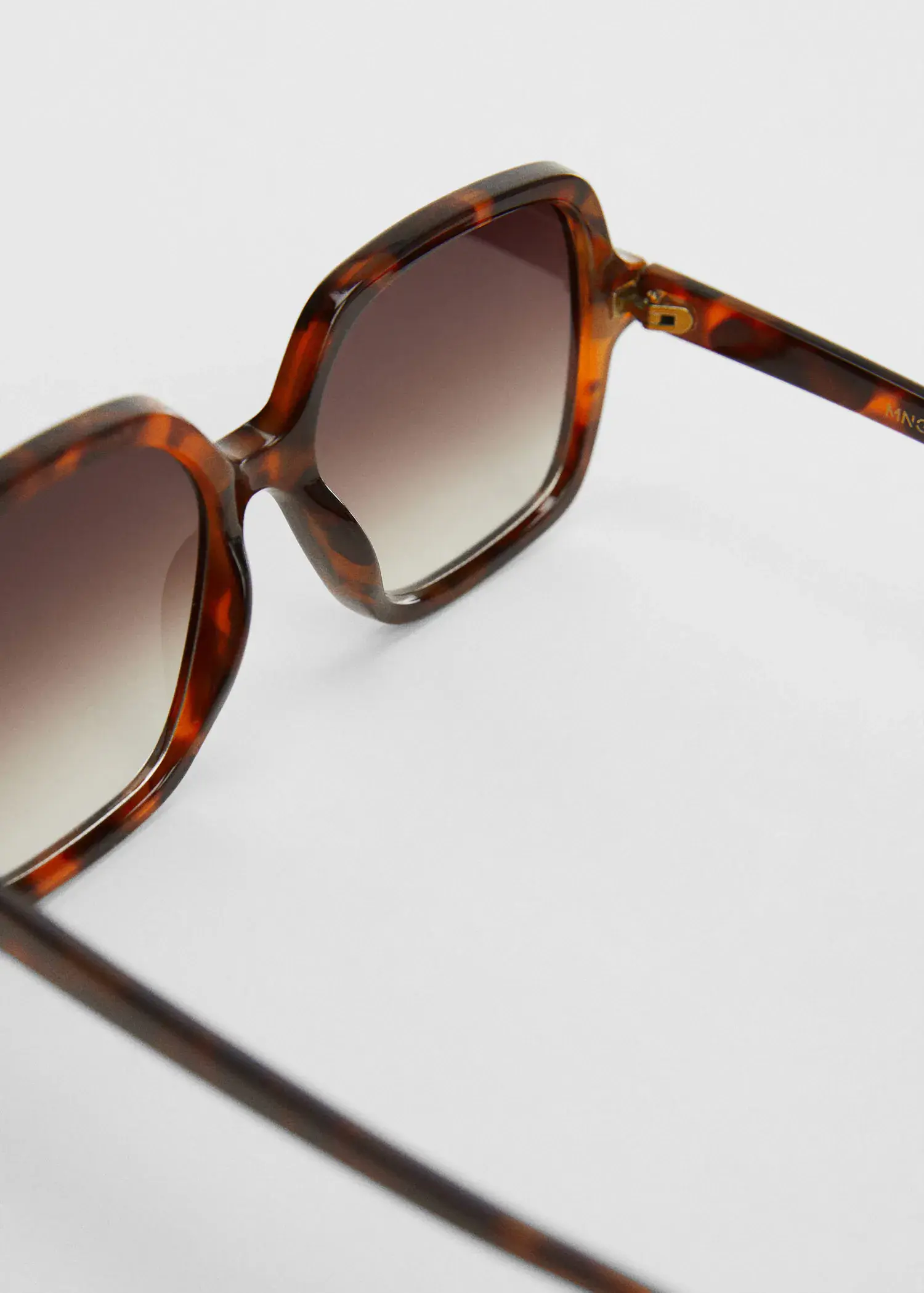 Mango Square sunglasses. 3