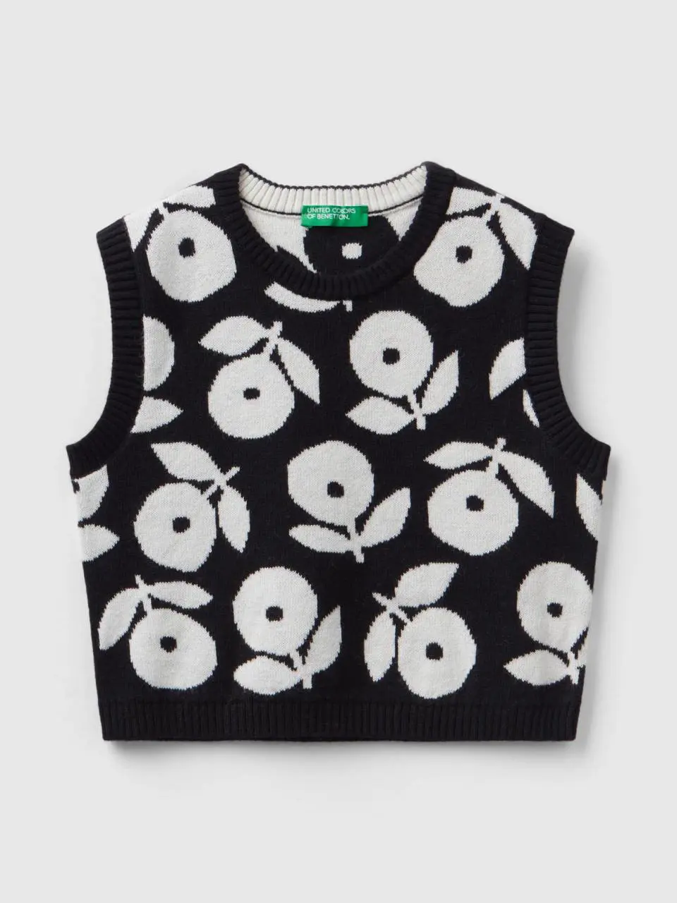 Benetton floral vest in wool blend. 1